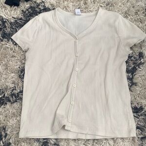 Women’s white button tshirt
